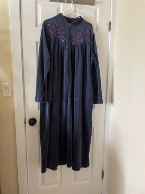 Vintage velvet velour sleep shirt nightgown night dress pajamas embroidered